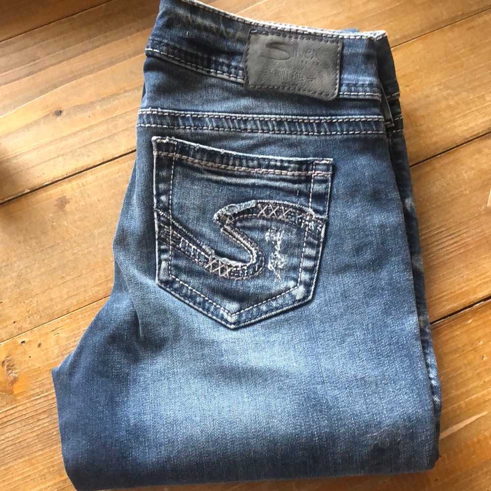 Silver Jeans Elyse Straight. Size 26. Runs big